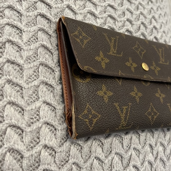 Authentic Louis Vuitton wallet - Picture 3 of 13